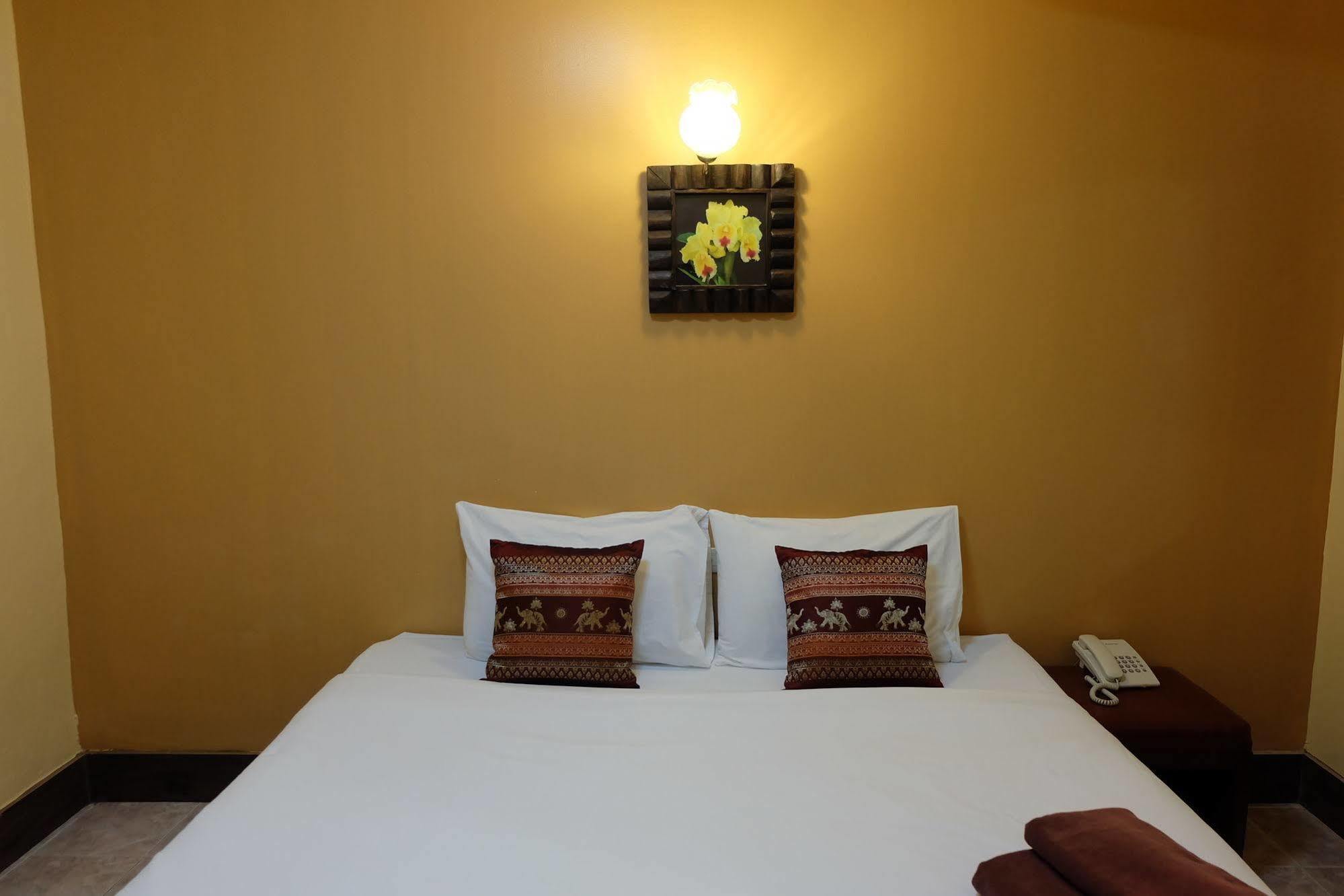 Thai Cozy House - Sha Certified Bangkok Luaran gambar